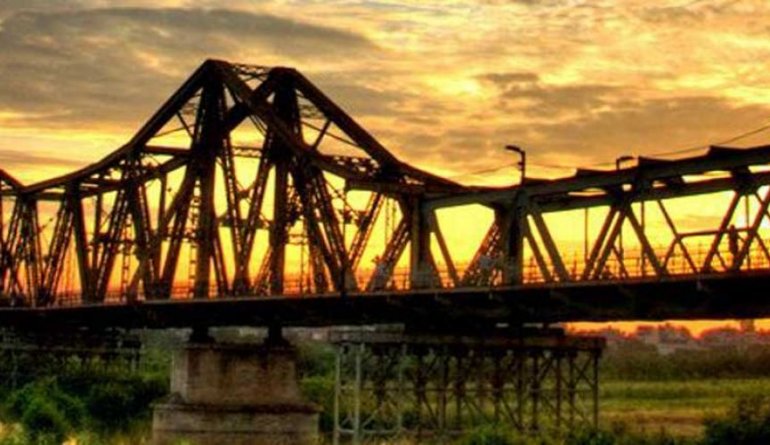 Rubicon Longbien Brigde